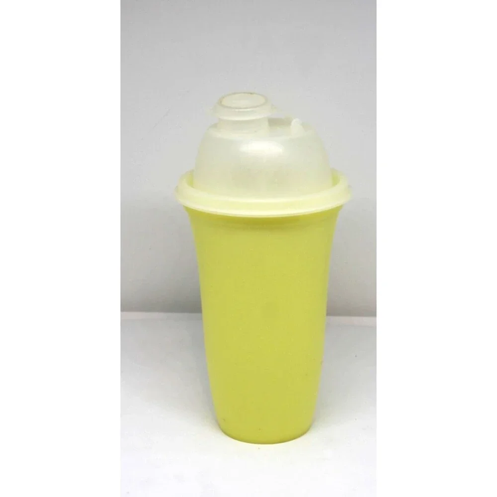Vintage Tupperware Shaker Gravy mixer Quickshake blender #844 Yellow 16 oz